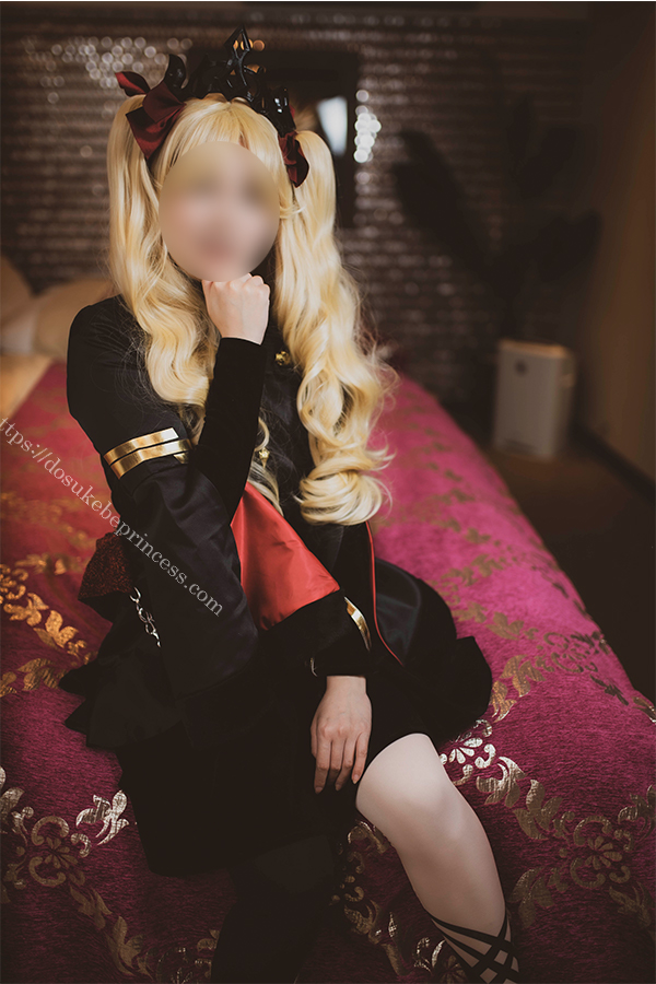 FGOエレシュキガルのコスプレでポーズをとるコスプレイヤー