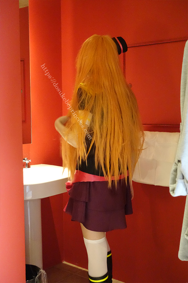 ラブホテルで優木あんじゅコスプレに着替えるコスプレイヤー