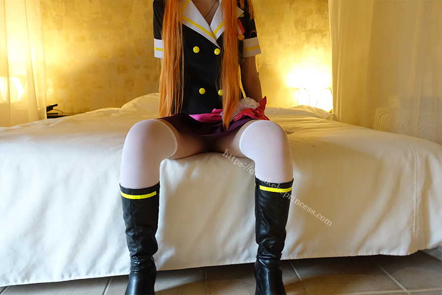 ラブライブ！優木あんじゅのコスプレでポーズをとるコスプレイヤー