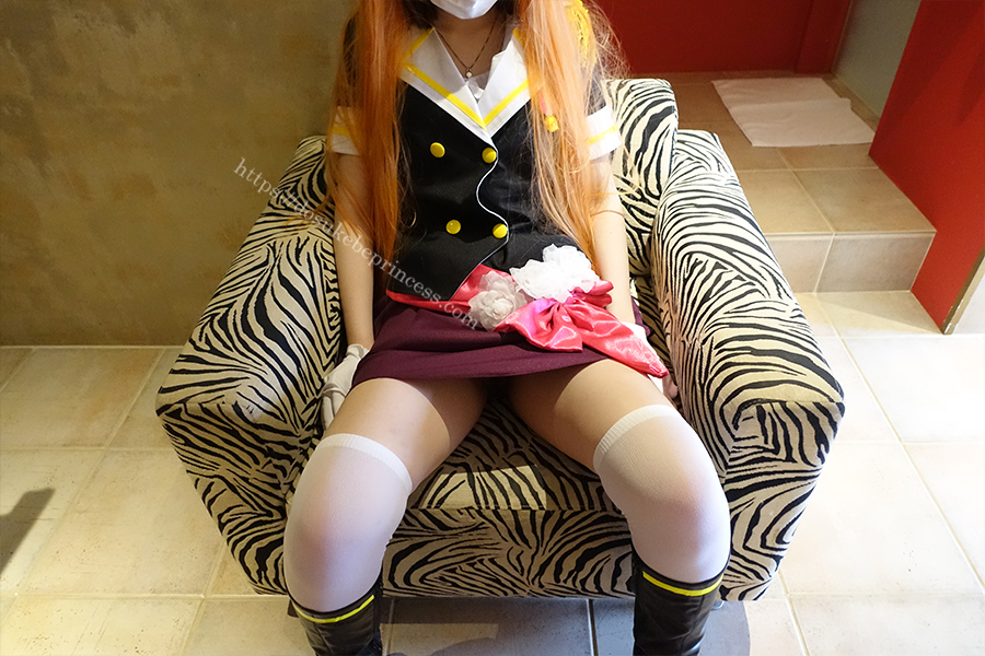 ラブライブ！優木あんじゅのコスプレでエロいポーズをとるコスプレイヤー