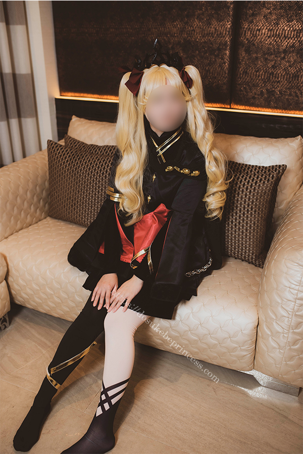 FGOエレシュキガルのコスプレでポーズをとるコスプレイヤー