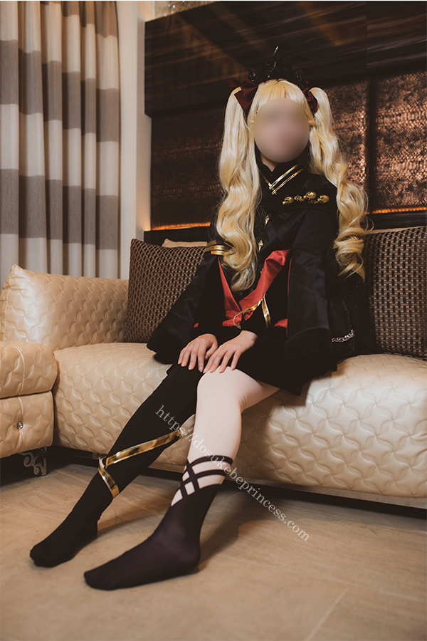 FGOエレシュキガルのコスプレでポーズをとるコスプレイヤー