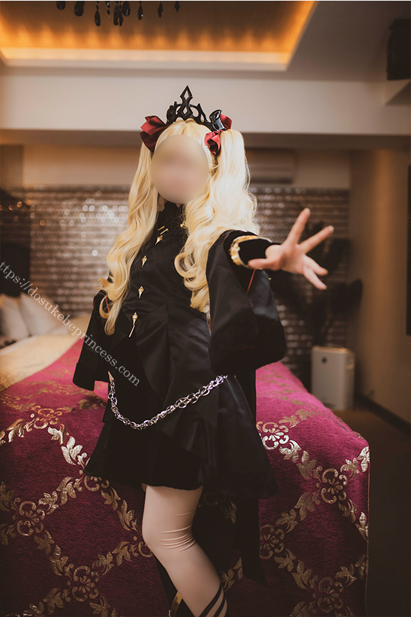 FGOエレシュキガルのコスプレでポーズをとるコスプレイヤー