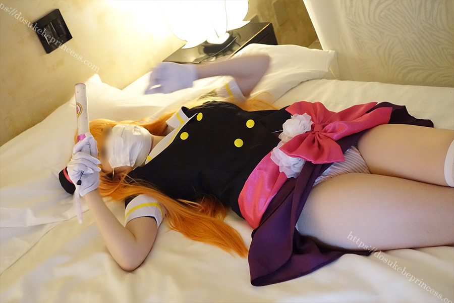 ラブライブ！A-RISE優木あんじゅのコスプレでパンティをみせるコスプレイヤー