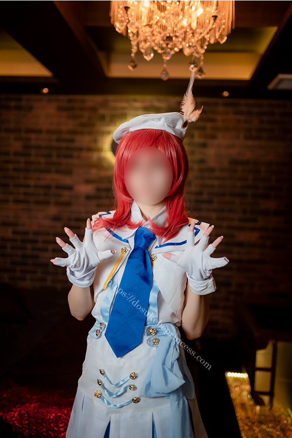 ラブライブ！西木野真姫ちゃんのコスプレでポーズをとるコスプレイヤー