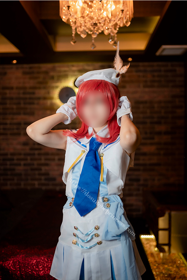 ラブライブ！西木野真姫ちゃんのコスプレでポーズをとるコスプレイヤー