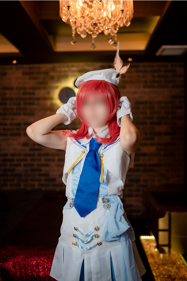 ラブライブ！西木野真姫ちゃんのコスプレでポーズをとるコスプレイヤー