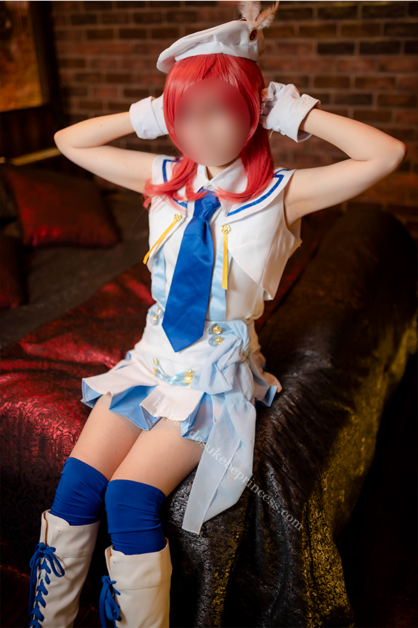 ラブライブ!西木野真姫のコスプレでポーズをとるコスプレイヤー