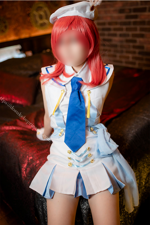 ラブライブ!西木野真姫のコスプレでポーズをとるコスプレイヤー