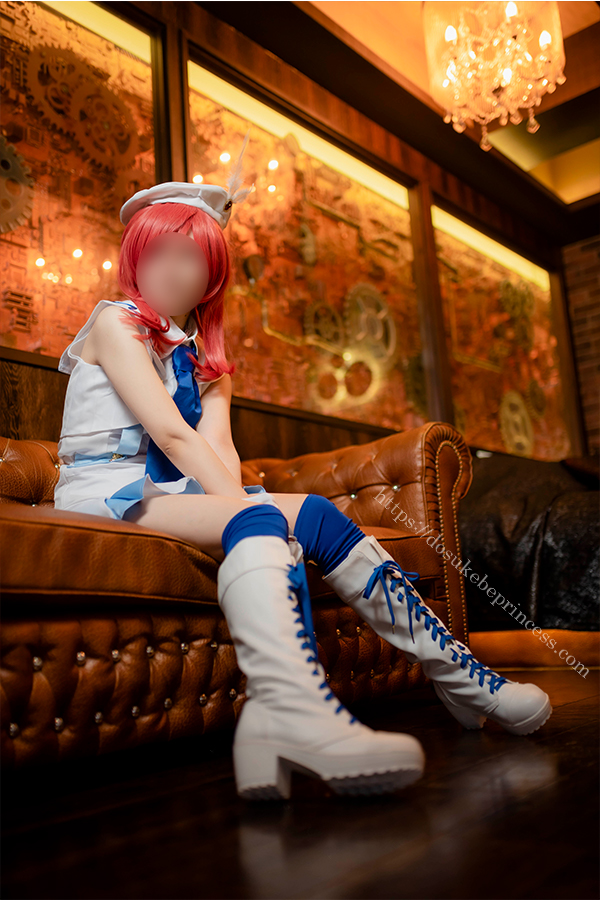 ラブライブ！西木野真姫のコスプレでポーズをとるコスプレイヤー