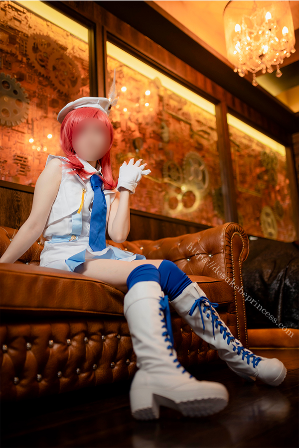 ラブライブ！西木野真姫のコスプレでポーズをとるコスプレイヤー