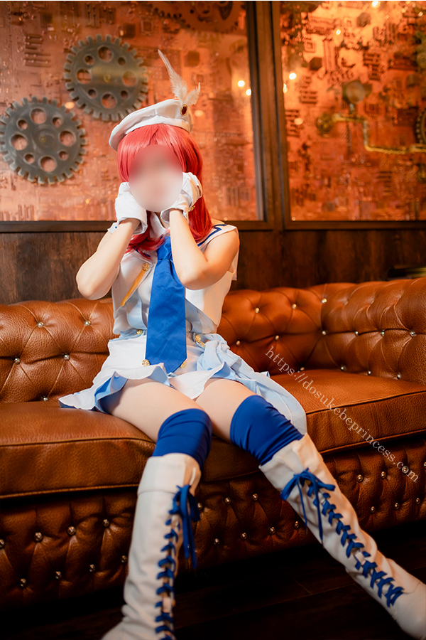 ラブライブ！西木野真姫のコスプレでポーズをとるコスプレイヤー