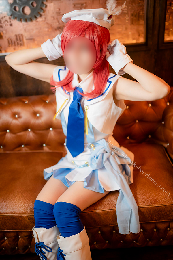 ラブライブ！西木野真姫のコスプレでポーズをとるコスプレイヤー