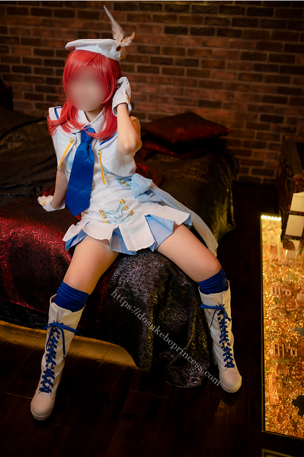 ラブライブ！西木野真姫のコスプレでポーズをとるコスプレイヤー