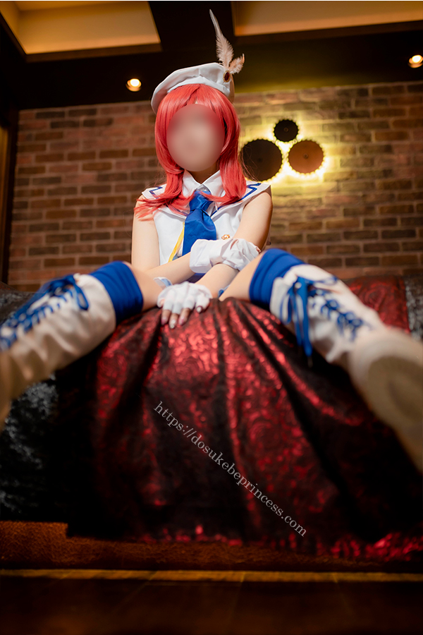 ラブライブ！西木野真姫のコスプレでポーズをとるコスプレイヤー