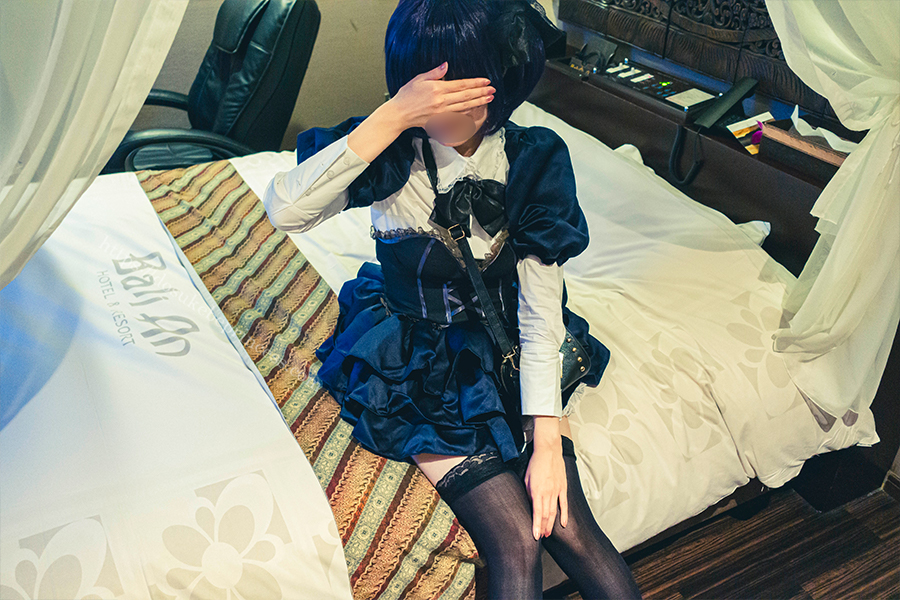 中二病でも恋がしたい 小鳥遊六花ちゃんのコスプレでポーズをとるコスプレイヤー