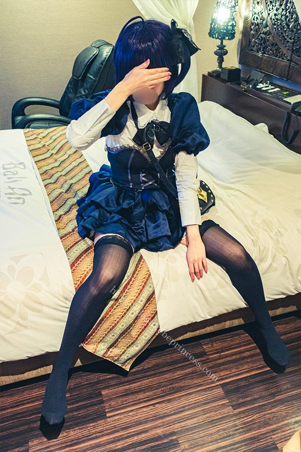 中二病でも恋がしたい 小鳥遊六花ちゃんのコスプレでポーズをとるコスプレイヤー