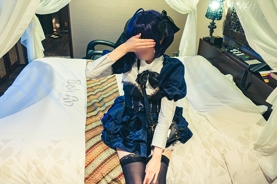 中二病でも恋がしたい 小鳥遊六花ちゃんコスプレでポーズをとるコスプレイヤー