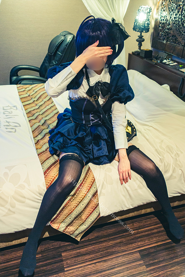 中二病でも恋がしたい 小鳥遊六花ちゃんのコスプレでポーズをとるコスプレイヤー