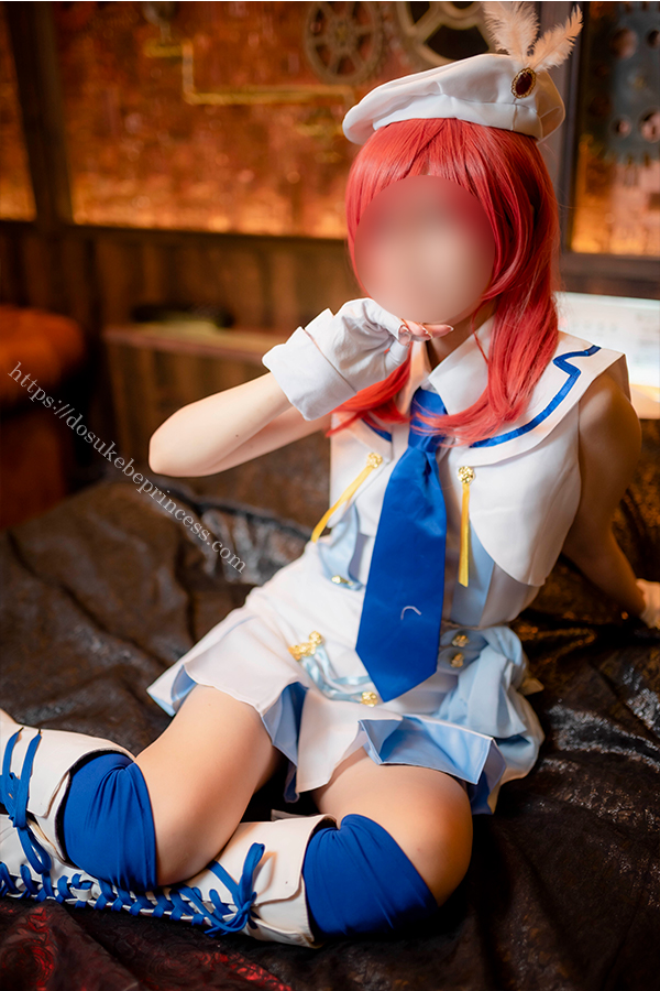 ラブライブ!西木野真姫のコスプレでポーズをとるコスプレイヤー
