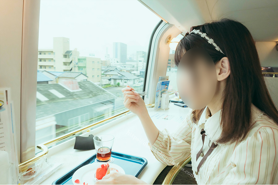 特急しまかぜのカフェテリア