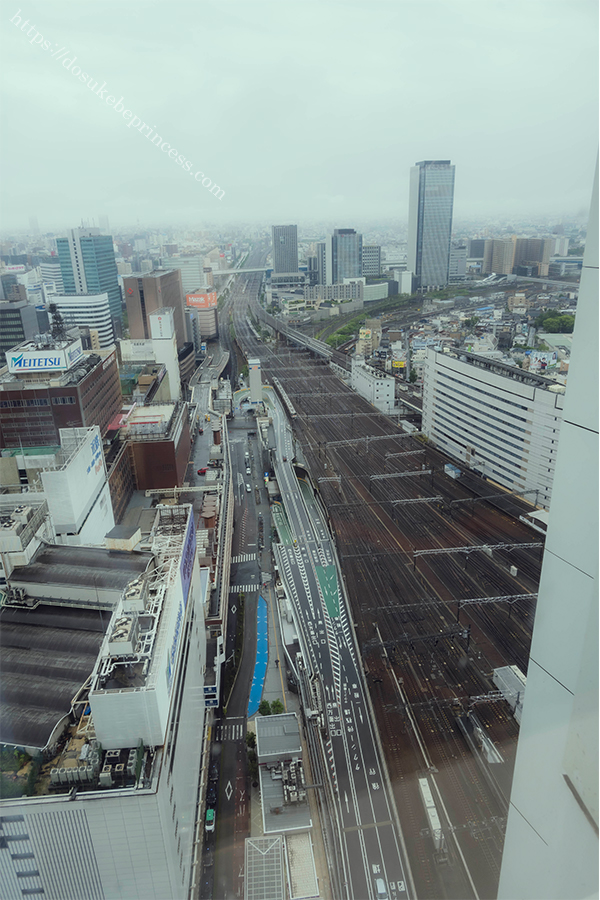 名古屋駅直結のホテルの部屋からの風景