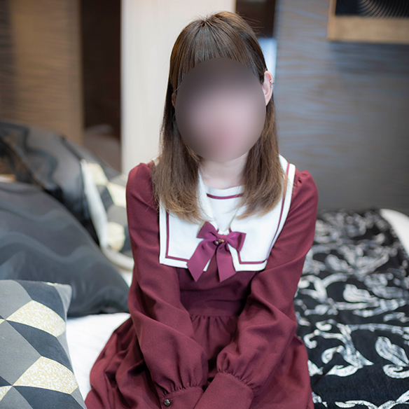 ロリータ服を着てポーズをとる女の子