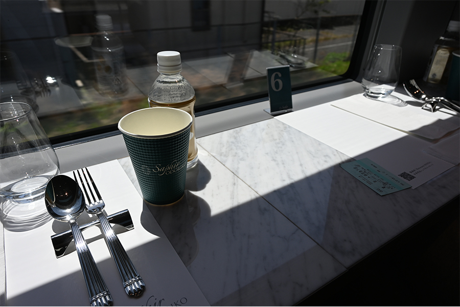 サフィール踊り子のカフェテリア カウンター席