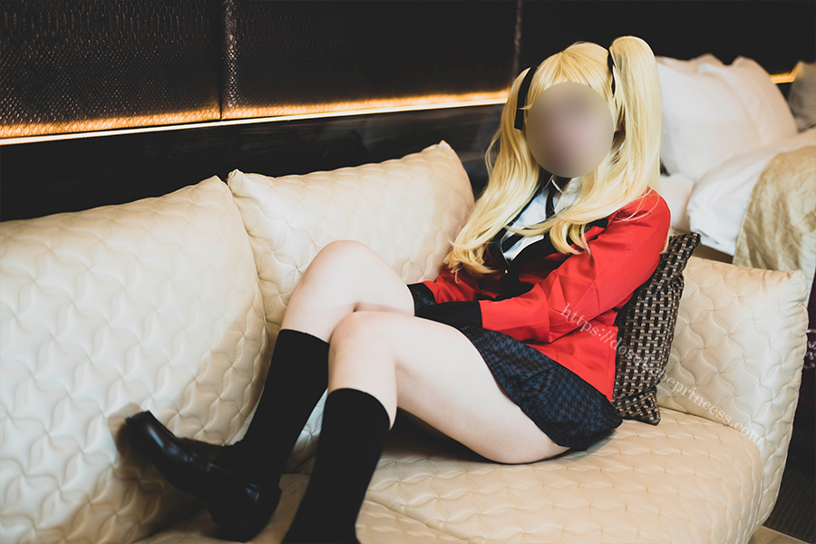 賭けグルイ早乙女芽亜里コスプレでポーズをとるコスプレイヤー