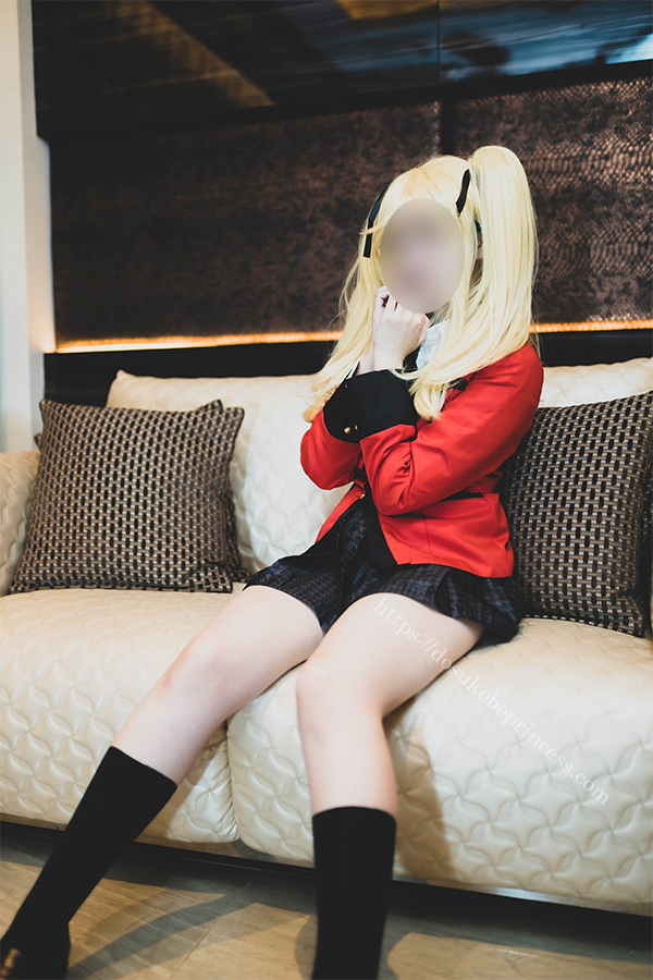 賭けグルイ早乙女芽亜里のコスプレでポーズをとるコスプレイヤー