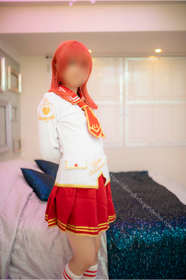 ラブライブ!西木野真姫のコスプレでポーズをとるコスプレイヤー