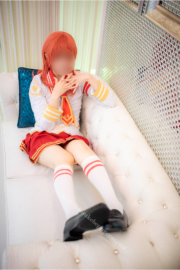 ラブライブ！西木野真姫コスプレでポーズをとるコスプレイヤー