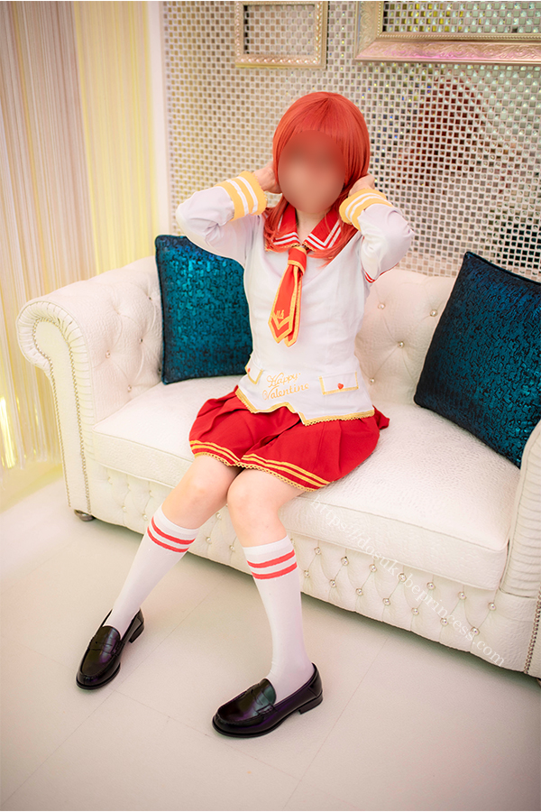 ラブライブ！西木野真姫のコスプレでポーズをとるコスプレイヤー