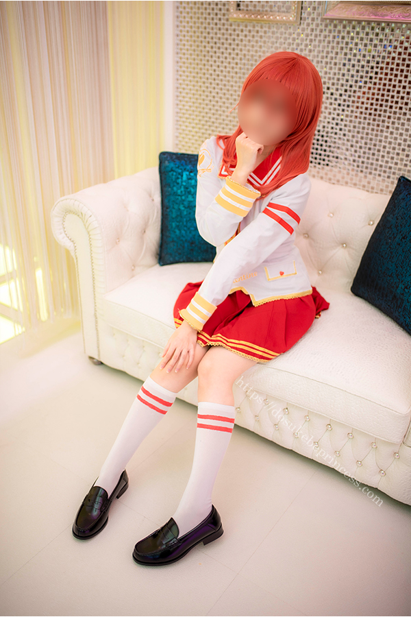 ラブライブ！西木野真姫のコスプレでポーズをとるコスプレイヤー