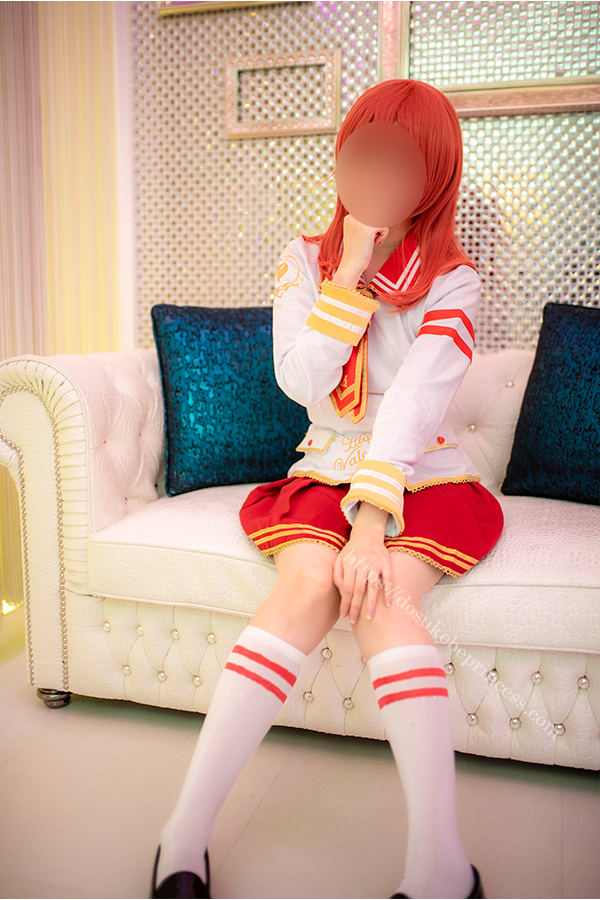 ラブライブ！西木野真姫のコスプレでポーズをとるコスプレイヤー