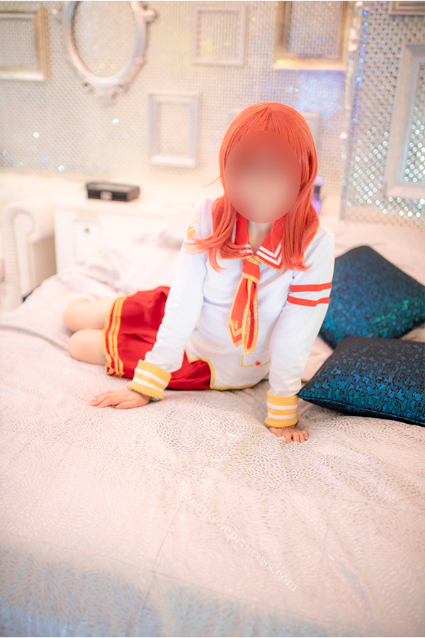 ラブライブ！西木野真姫バレンタイン覚醒前コスプレでポーズをとるコスプレイヤー