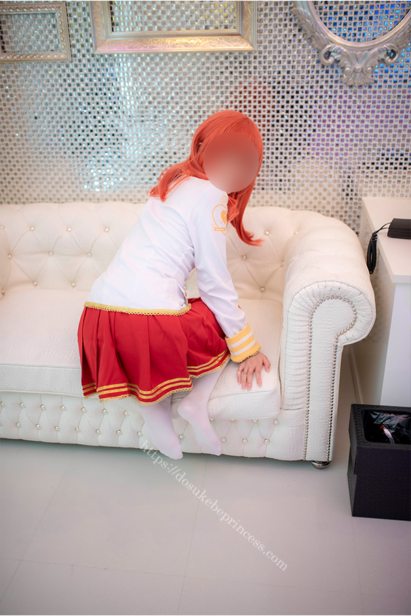 ラブライブ！西木野真姫バレンタイン覚醒前コスプレでポーズをとるコスプレイヤー