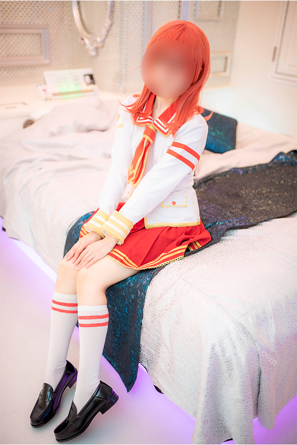 ラブライブ！西木野真姫のコスプレでポーズをとるコスプレイヤー