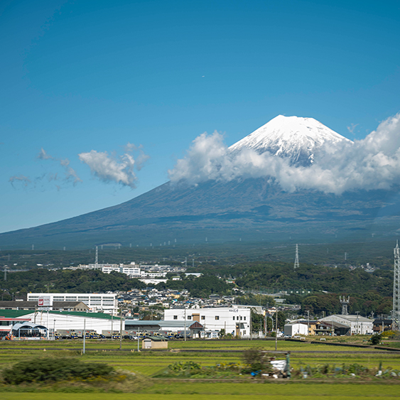 東海道新幹線のぞみの車窓から見える富士山