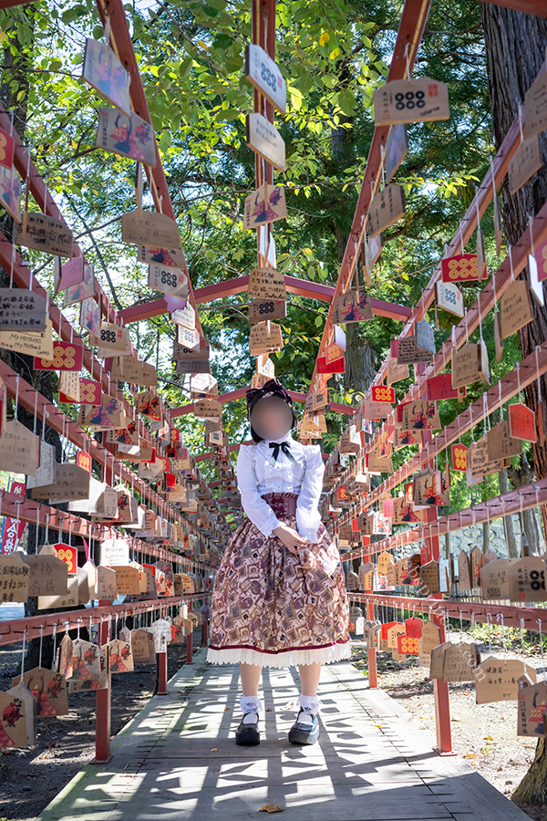 絵馬トンネルの中のロリータ服の少女