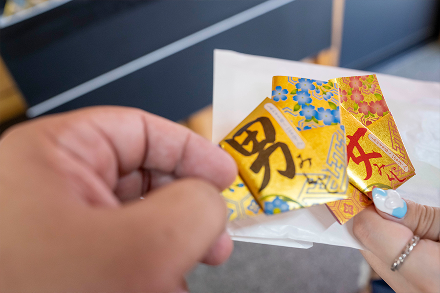 真田神社で男女おみくじを引いた