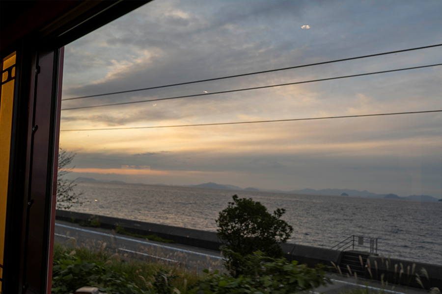 伊予灘ものがたり道後編の車窓から見える景色