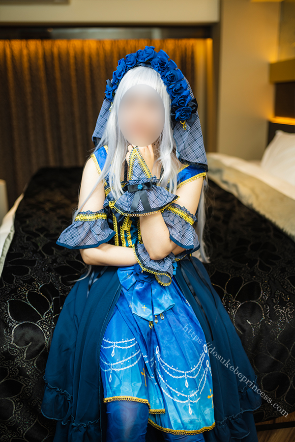 BanG Dream!Roselia湊友希那コスプレでポーズをとるコスプレイヤー