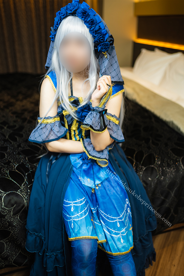 BanG Dream!Roselia湊友希那コスプレでポーズをとるコスプレイヤー