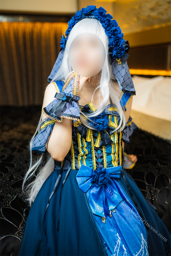 BanG Dream!Roselia湊友希那のコスプレでポーズをとるコスプレイヤー