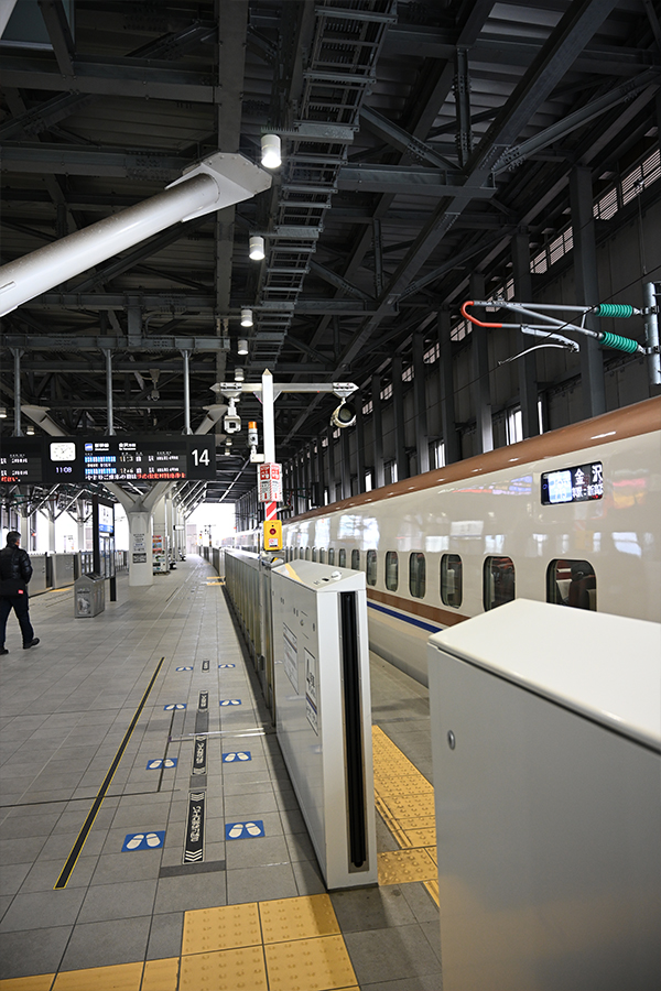 富山駅の新幹線ホーム