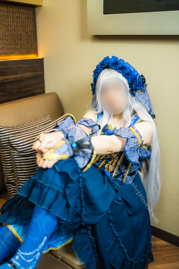 BanG Dream!Roselia湊友希那コスプレでポーズをとるコスプレイヤー