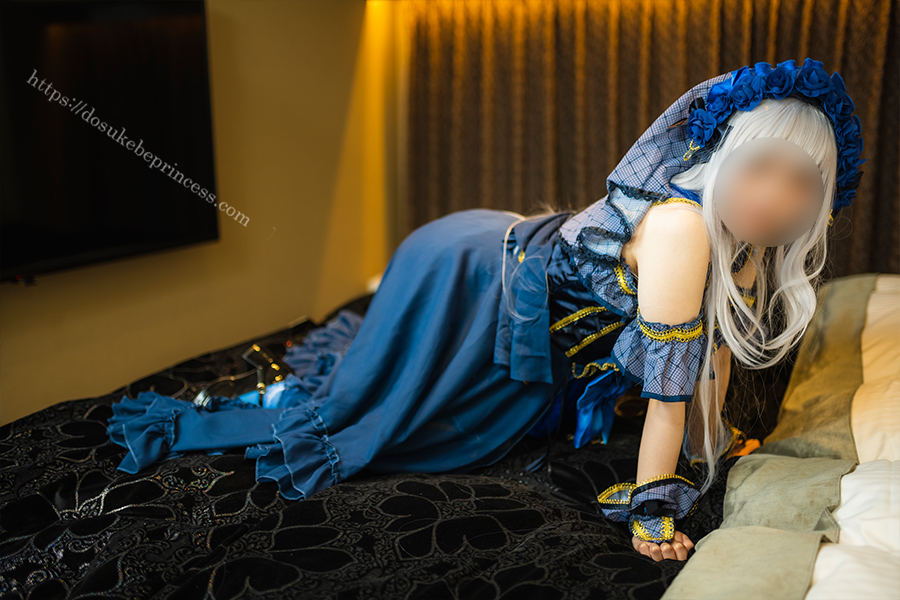 BanG Dream!Roselia湊友希那コスプレでポーズをとるコスプレイヤー