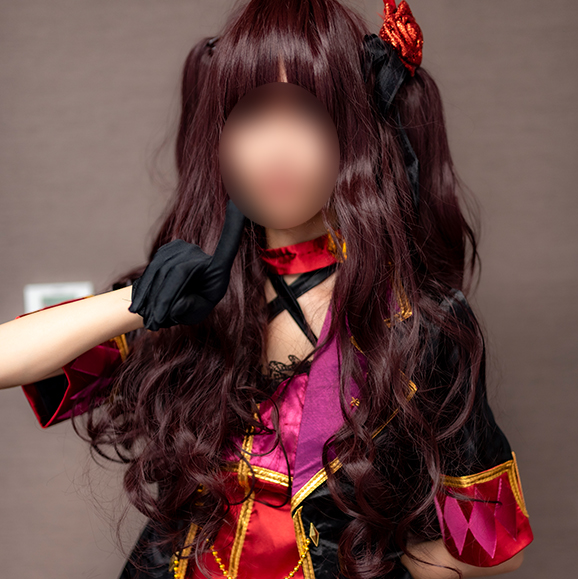 アイドルマスターシンデレラガールズ一ノ瀬志希のコスプレでポーズをとるコスプレイヤー