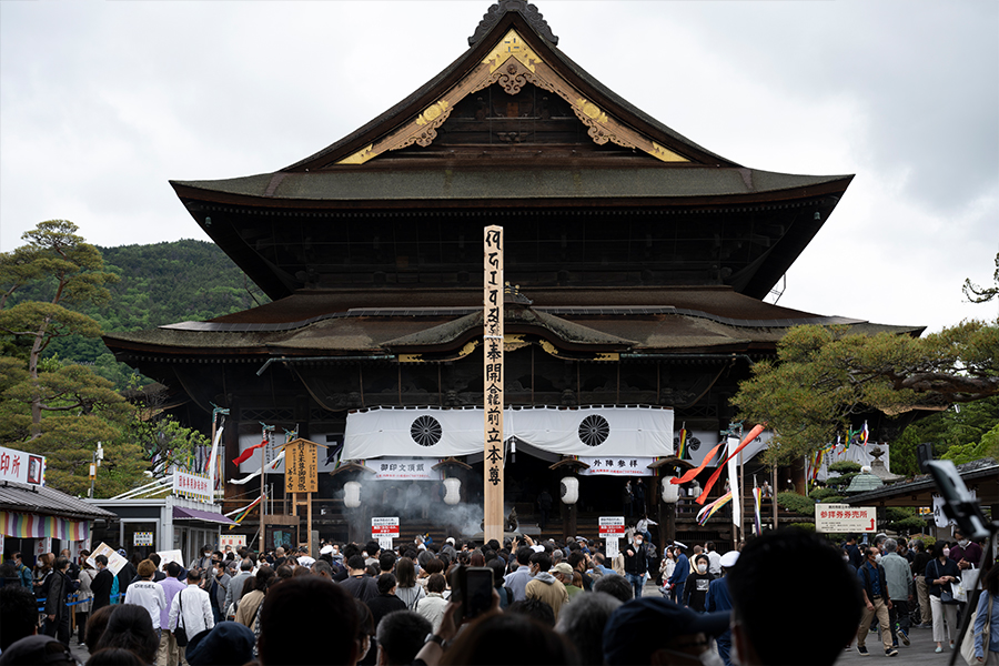 善光寺御開帳の回向柱